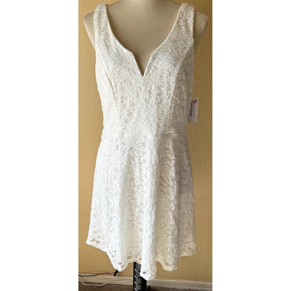 Midnight Doll White Floral Lace V-Neck Sleeveless A-Line Lined Zip Dress